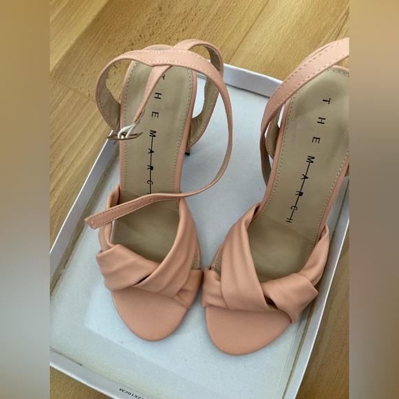 ASOS size 6 peach/nude block heels - Picture 3 of 5